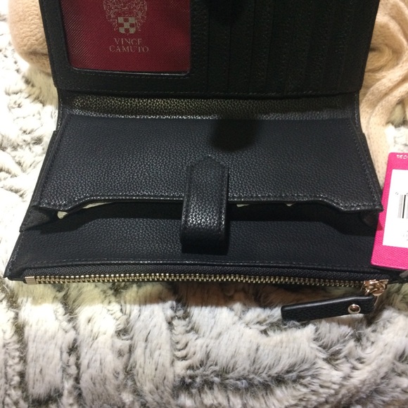 VINCE CAMUTO Expandable Wristlet/Wallet Combo - Picture 6 of 8